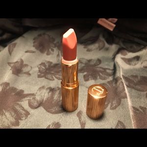 🎀Charlotte Tilbury matte lipstick- Pillow Talk
